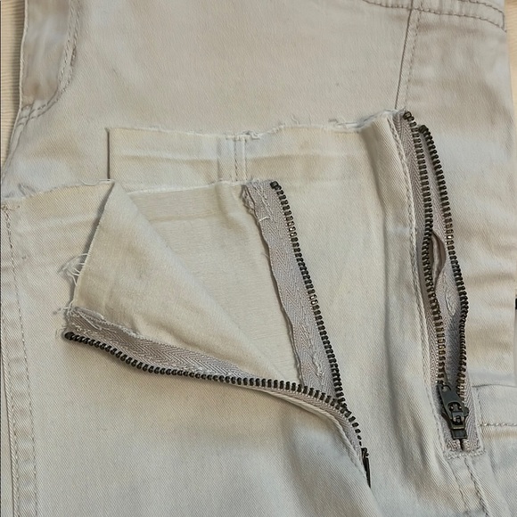 Hollister Cream Crop Pants - Picture 9 of 9